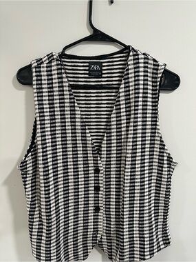 ZARA Black and White Checkered Button-Front Sleeveless Top